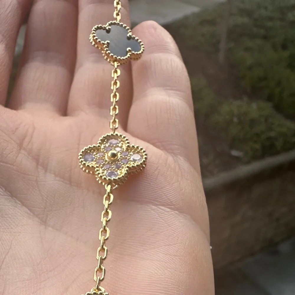 Gold and Green Clover Necklace - Picture 3 of 3